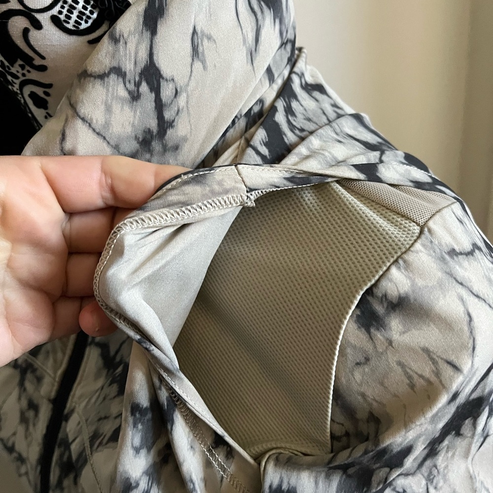 Lululemon windbreaker - Picture 5 of 9